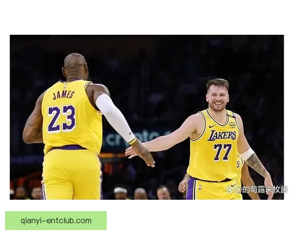 詹皇独占历史多项第一湖人球员打高尔夫合影老詹C位东契奇站边